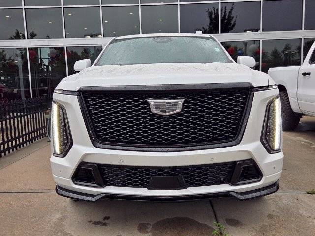 Used 2025 Cadillac Escalade ESV V w/ LPO, ONYX Package AWD/4WD image 2
