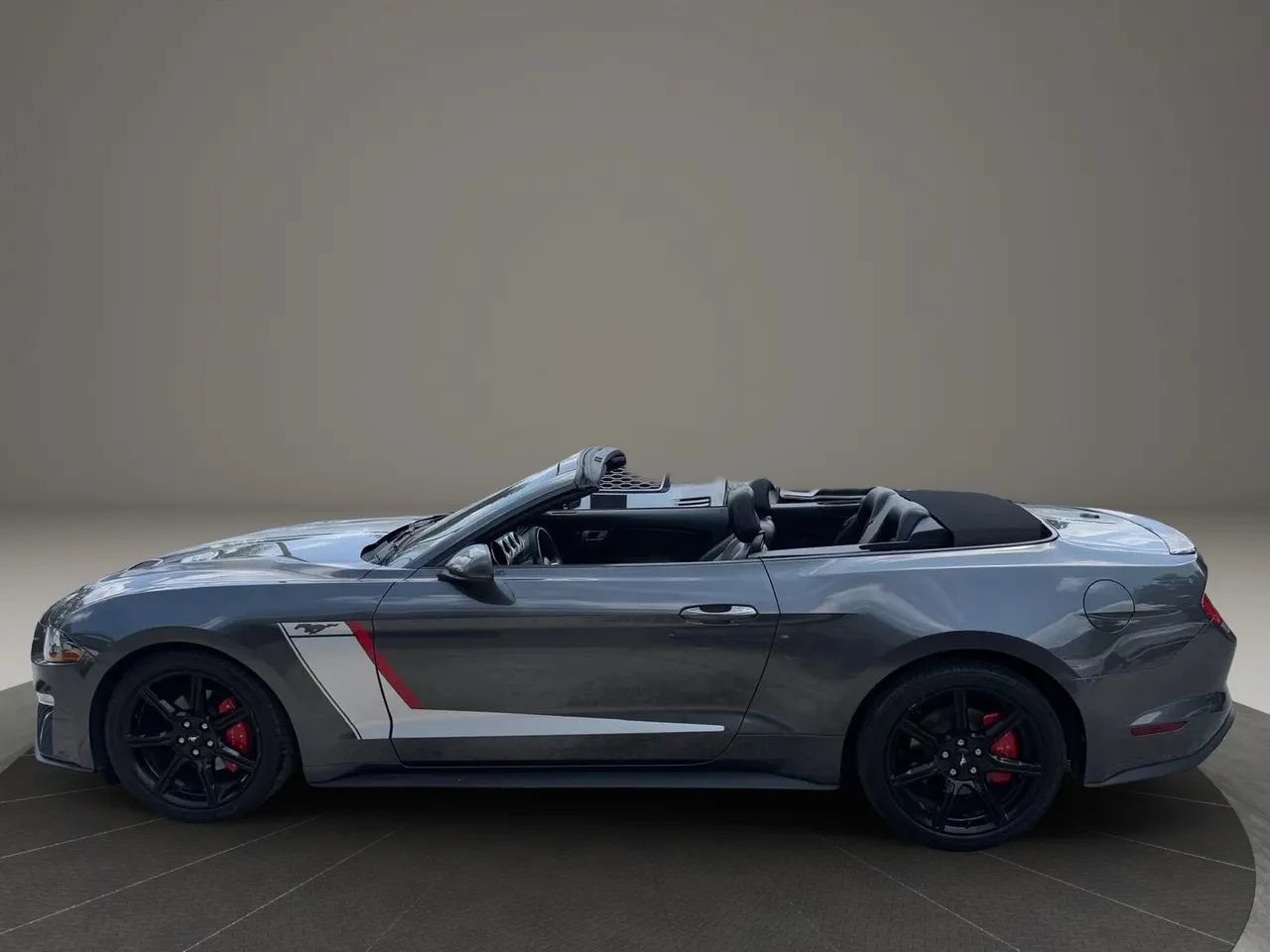 Used 2018 Ford Mustang Premium w/ Black Accent Package RWD image 9