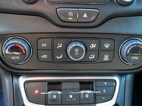 Used 2024 GMC Terrain SLT w/ Infotainment Package II image 23