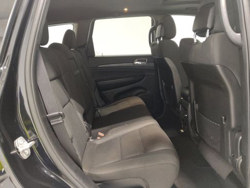 Used 2019 Jeep Grand Cherokee Laredo AWD/4WD image 19