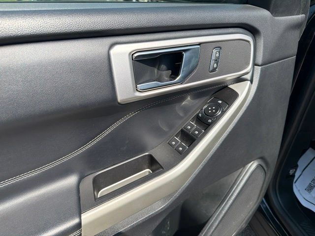 Used 2021 Ford Explorer XLT AWD/4WD image 23