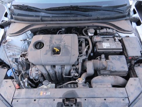 Used 2020 Hyundai Elantra SE w/ Cargo Package (C1) image 13