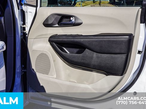 Used 2024 Chrysler Pacifica Limited FWD image 50