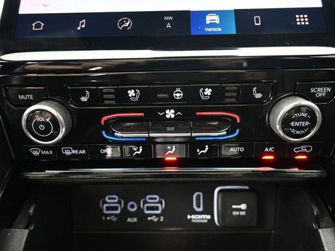 Used 2023 Jeep Grand Cherokee Overland w/ Rear Seat Video Group I AWD/4WD image 27