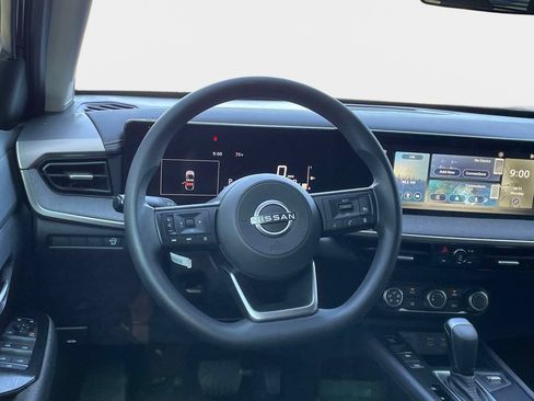 Used 2025 Nissan Kicks SV FWD image 17