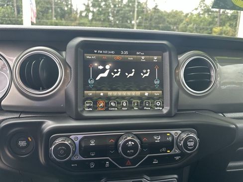 Used 2023 Jeep Gladiator Overland image 29