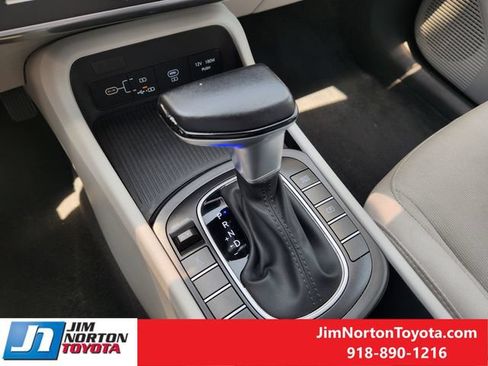 Used 2025 Hyundai Kona SEL AWD/4WD image 20