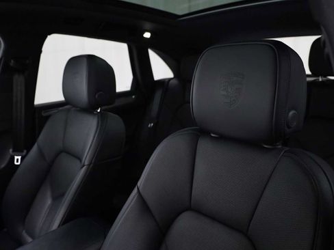 Certified 2026 Porsche Macan AWD/4WD image 17