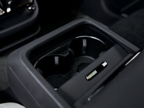 Used 2025 Bentley Flying Spur Plug-In Hybrid image 55