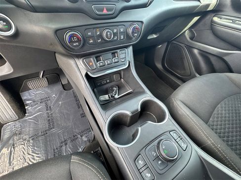 Used 2020 GMC Terrain SLE w/ Driver Convenience Package image 28