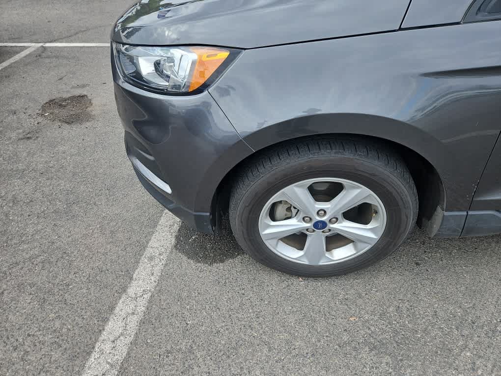 Used 2020 Ford Edge SE FWD image 3