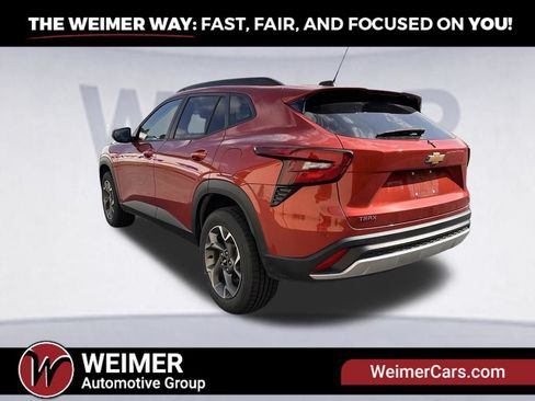 Used 2024 Chevrolet Trax LT w/ LT Convenience Package FWD image 21