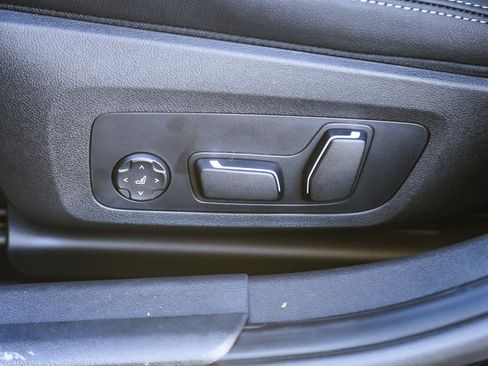 New 2026 BMW 330i Sedan w/ Convenience Package image 18