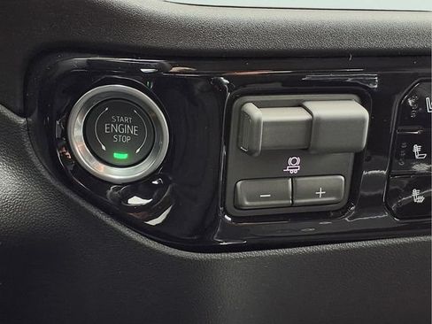 New 2026 GMC Sierra 2500 SLT AWD/4WD image 9