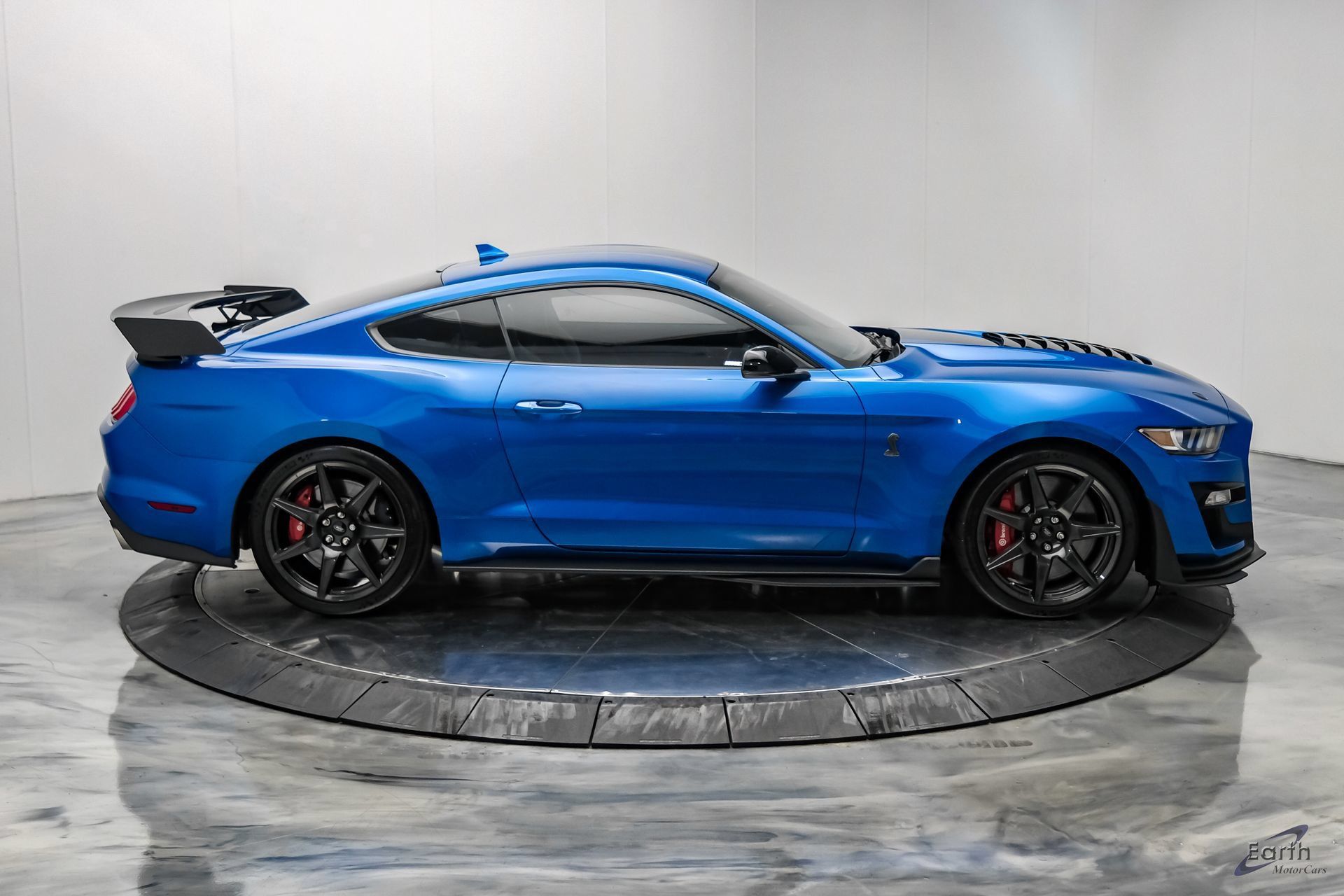 Used 2021 Ford Mustang Shelby GT500 w/ Carbon Fiber Track Pack RWD image 25