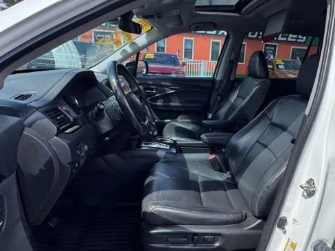 Used 2019 Honda Pilot Touring image 12