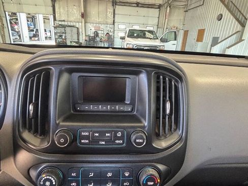 Used 2015 Chevrolet Colorado W/T w/ WT Convenience Package AWD/4WD image 4