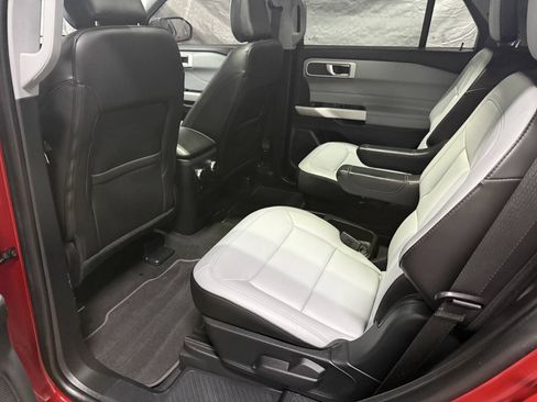 Used 2021 Ford Explorer XLT w/ Equipment Group 202A AWD/4WD image 17