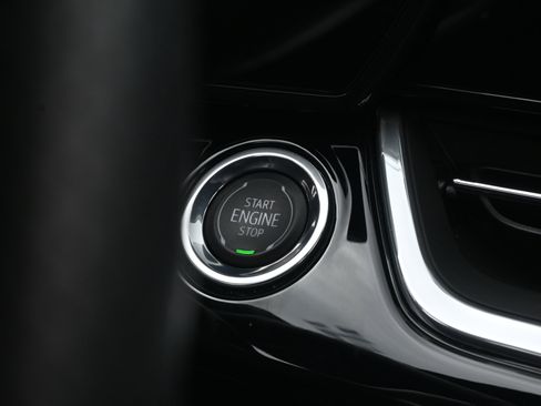 Used 2024 Chevrolet Trax RS w/ Driver Confidence Package image 30