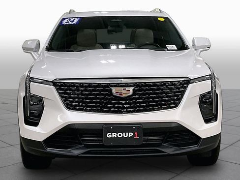 Used 2024 Cadillac XT4 Luxury w/ Cold Weather Package AWD/4WD image 4