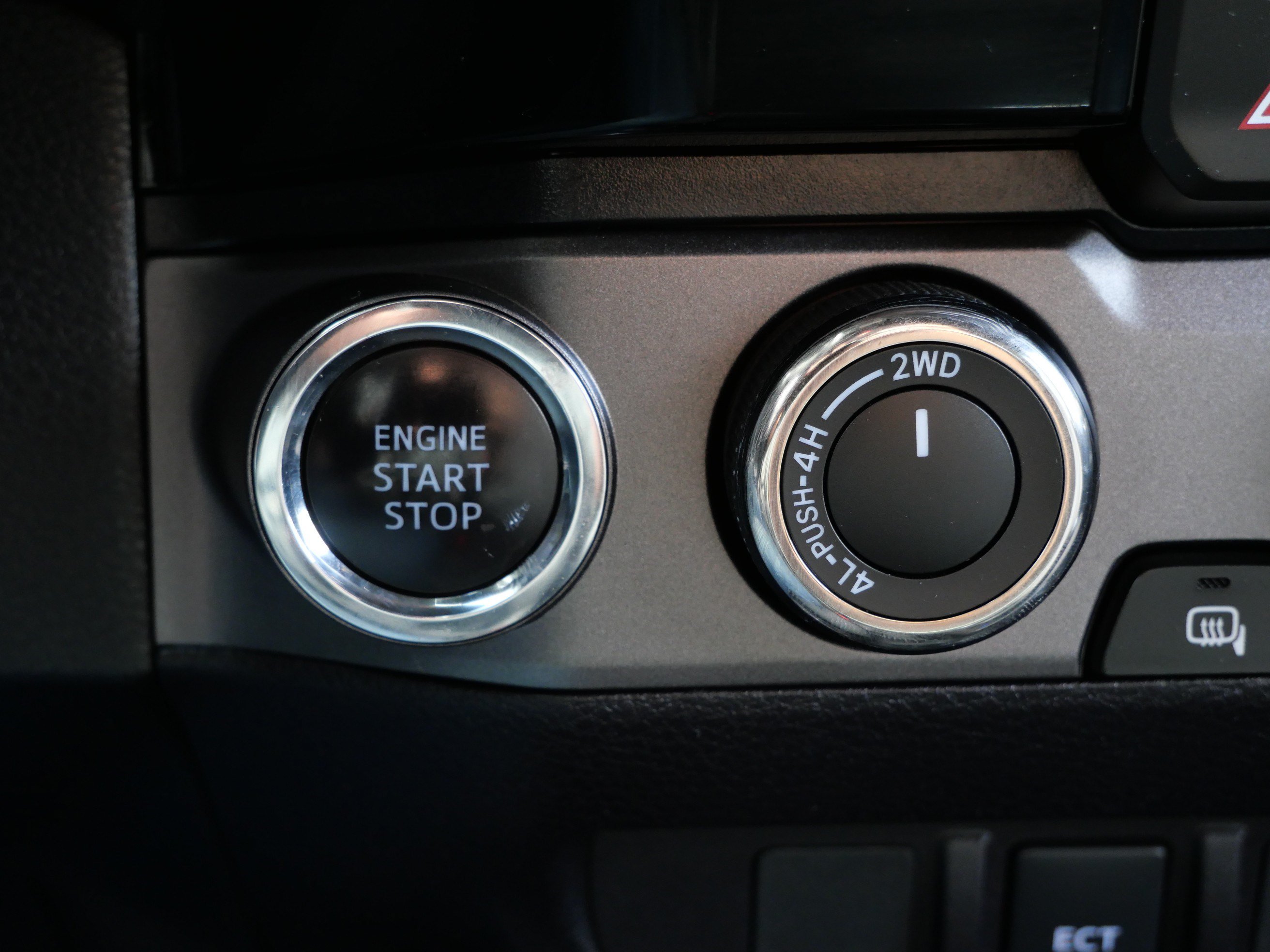 Used 2018 Toyota Tacoma TRD Sport AWD/4WD image 31