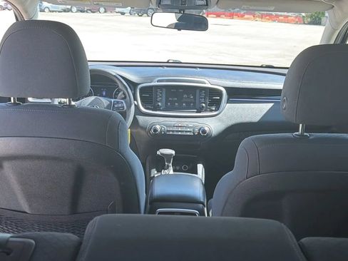 Used 2020 Kia Sorento FWD V6 image 29