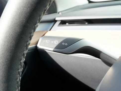 Used 2025 Tesla Model Y Long Range image 37