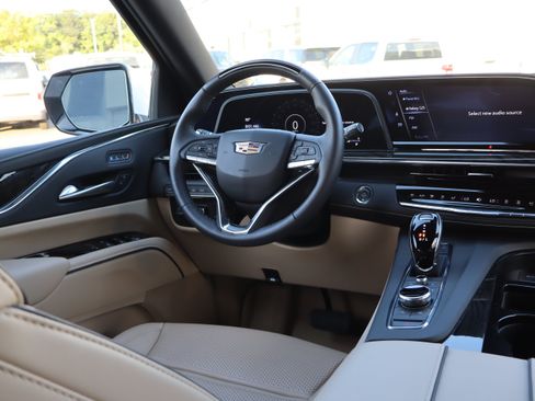 Used 2023 Cadillac Escalade Premium Luxury w/ Performance Package AWD/4WD image 15