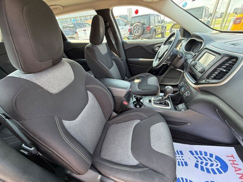 Used 2014 Jeep Cherokee Sport FWD image 34