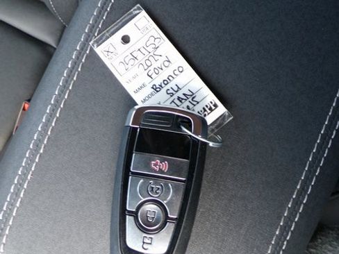 New 2025 Ford Bronco Badlands image 24