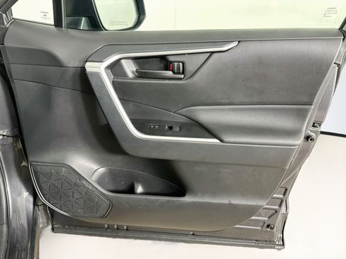 Used 2025 Toyota RAV4 LE FWD image 31