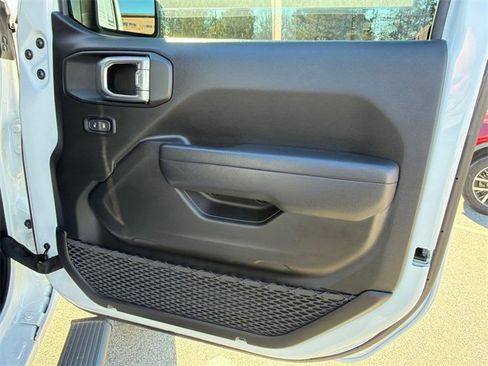 Used 2025 Jeep Wrangler Sport image 14