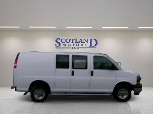 Used 2024 GMC Savana 2500 w/ Driver Convenience Package RWD image 4