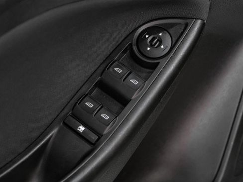 Used 2018 Ford Focus SE w/ SE Appearance Package image 39