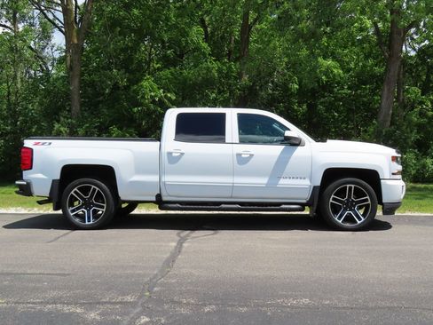 Used 2017 Chevrolet Silverado 1500 LT w/ LPO, Black Pack AWD/4WD image 2