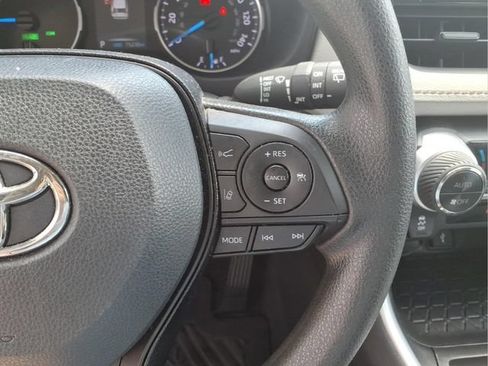 Used 2021 Toyota RAV4 XLE AWD/4WD image 17
