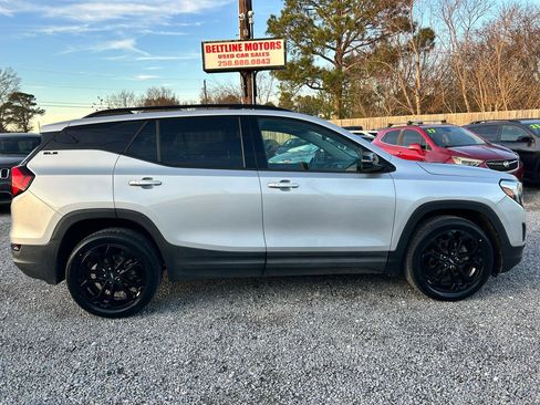 Used 2020 GMC Terrain SLE w/ Driver Convenience Package AWD/4WD image 3