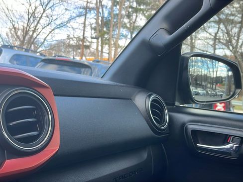 Used 2017 Toyota Tacoma TRD Sport image 20