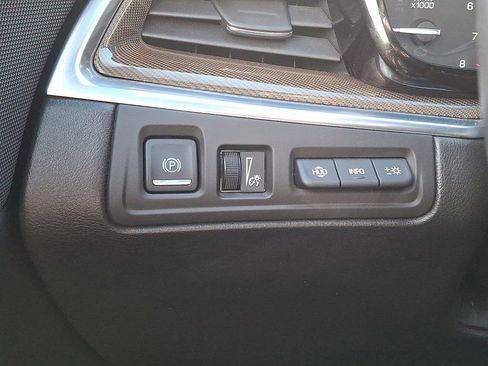 Used 2017 Cadillac XT5 Platinum w/ Driver Assist Package image 27