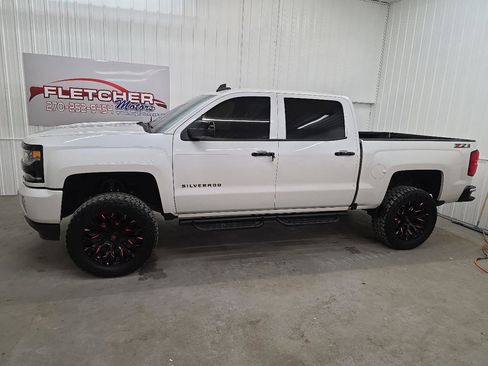 Used 2017 Chevrolet Silverado 1500 LTZ Z71 w/ Redline Edition image 11