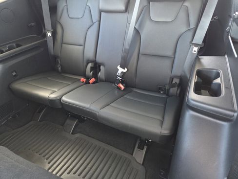 Used 2024 Kia Telluride EX image 15