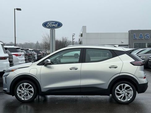 Used 2023 Chevrolet Bolt EUV LT w/ Comfort Package image 43