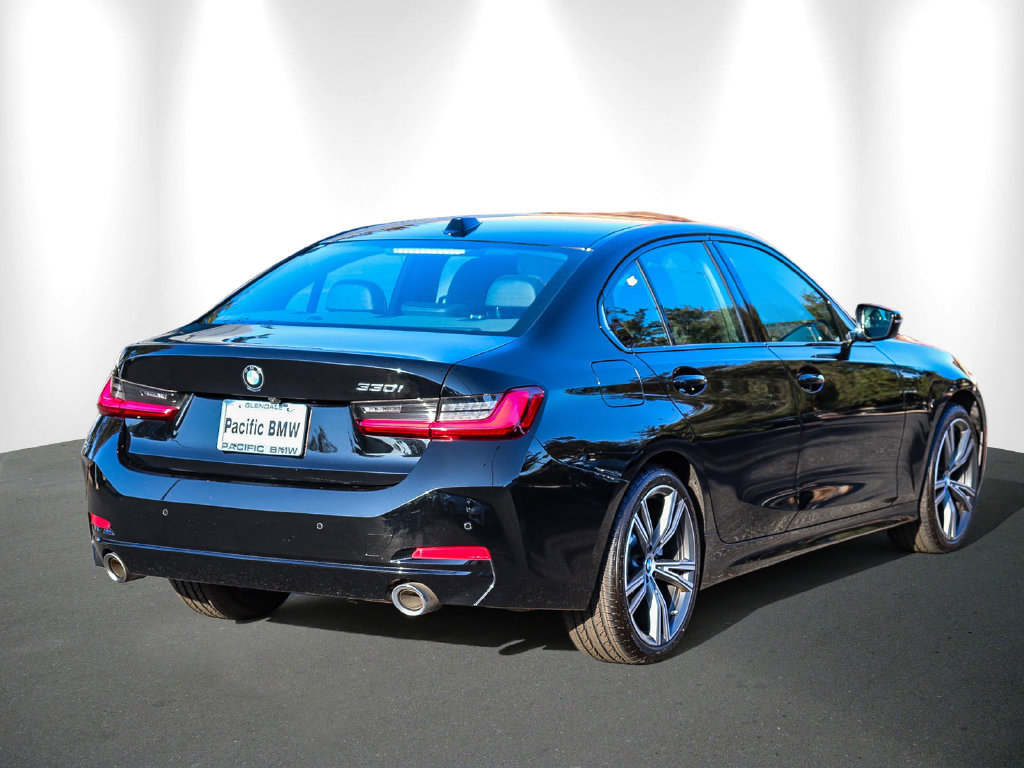 Certified 2023 BMW 330i Sedan w/ Convenience Package RWD image 6