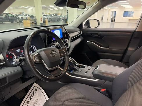 Used 2023 Toyota Highlander LE image 14