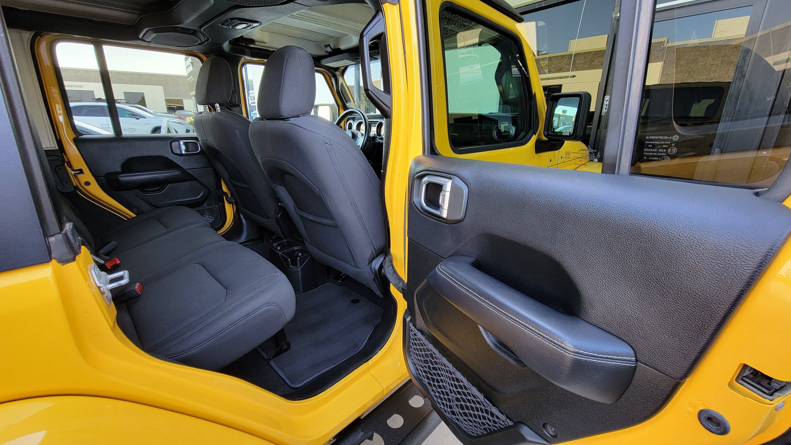 Used 2019 Jeep Wrangler Unlimited Sahara AWD/4WD image 35
