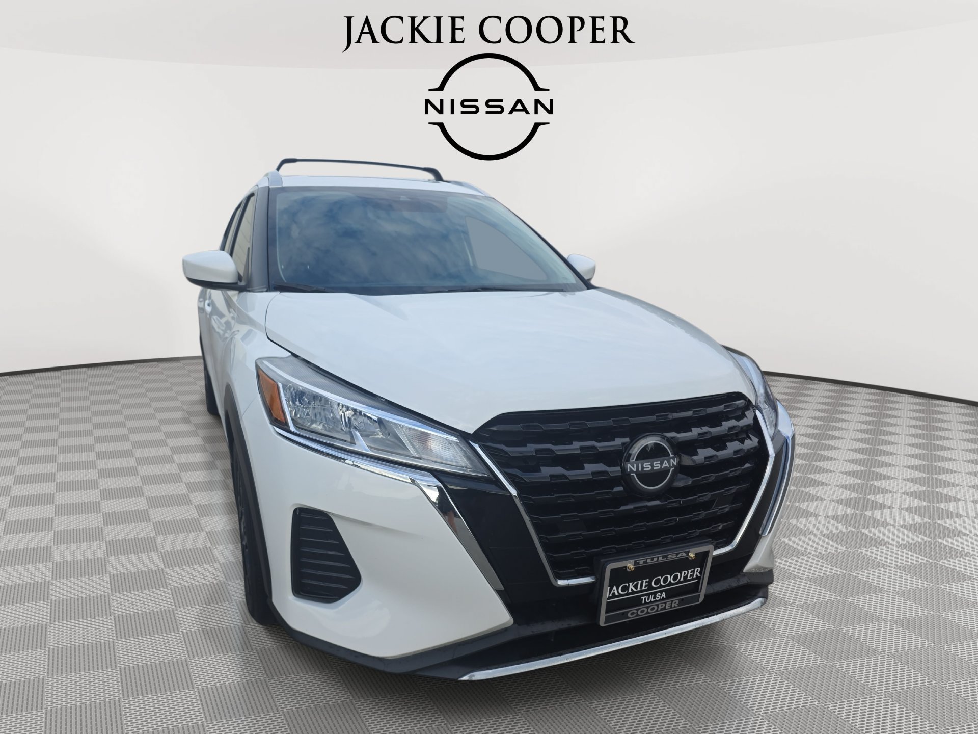 Used 2024 Nissan Kicks SV w/ Exterior Package FWD image 3
