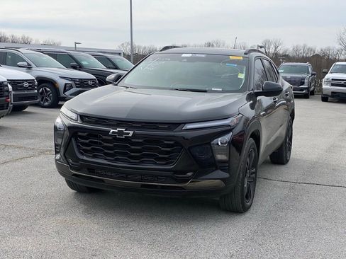 Used 2025 Chevrolet Trax ACTIV w/ Sunroof Package image 3