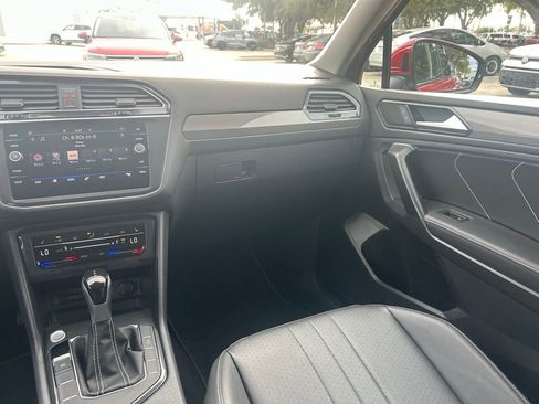Certified 2023 Volkswagen Tiguan SE w/ Panoramic Sunroof Package image 11