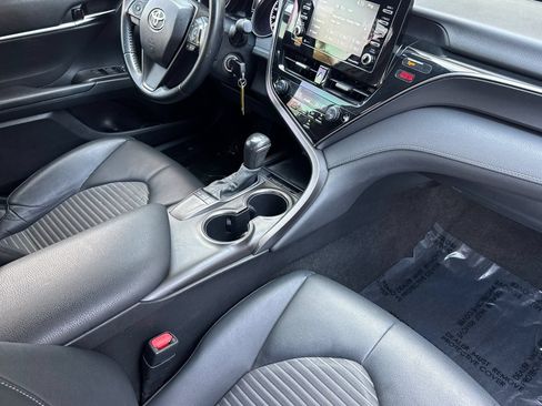 Used 2022 Toyota Camry SE FWD image 16