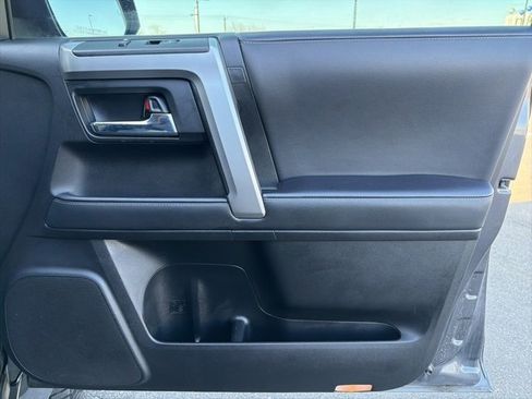 Used 2022 Toyota 4Runner SR5 Premium image 10